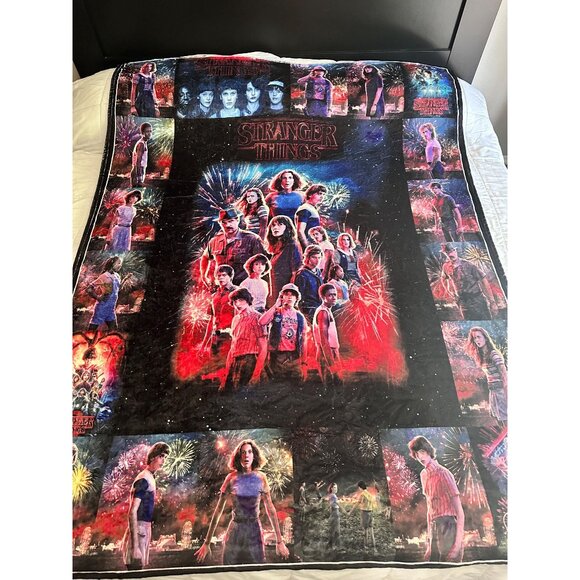 Stranger things  61x81" cozy throw blanket features a bold, retro-style - Picture 1 of 10